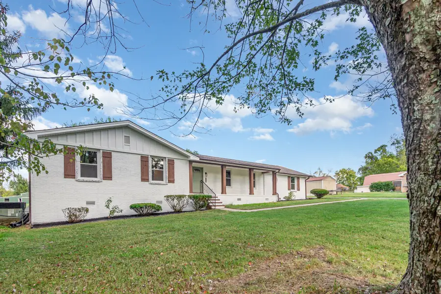 231 S Palmers Chapel Rd, Cottontown, TN 37048 - Image #3