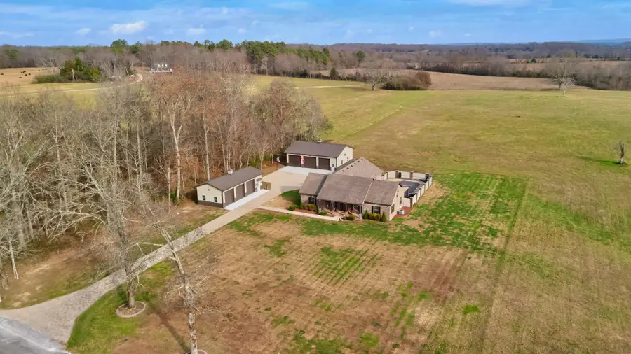 1065 Parkhurst Rd, McMinnville, TN 37110 - #3