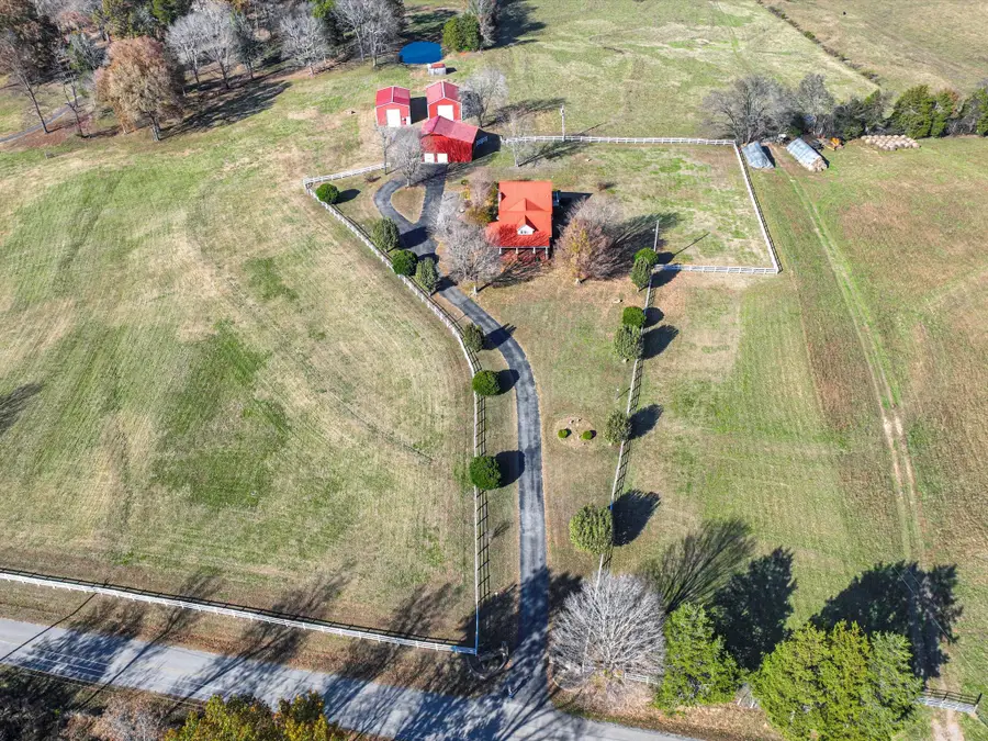 275 Swift Ln, Cunningham, TN 37052 - Image #2