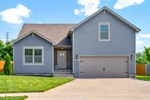 211 Sambar Dr, Clarksville, TN 37040