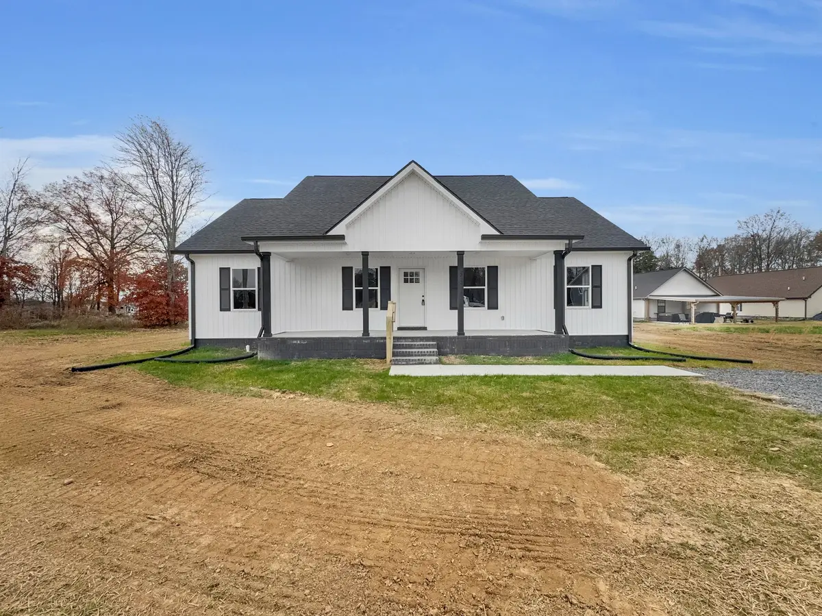303 Cassie Dr, Lafayette, TN 37083 - Image #1