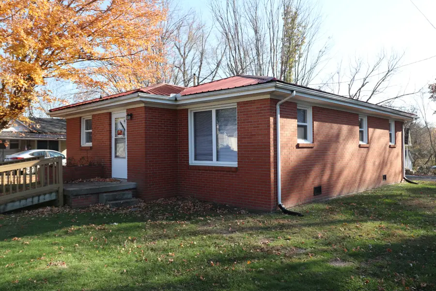 300 Walton Ave, Lafayette, TN 37083 - Image #3