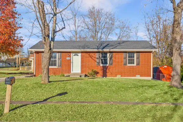 1412 Honeysuckle Dr, Hopkinsville, KY 42240