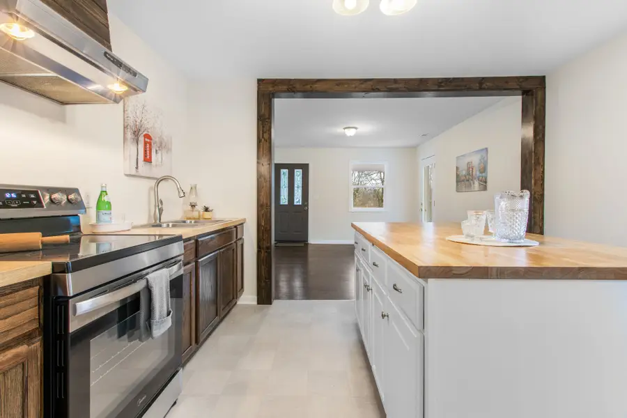 53 Thompson Ln, Hartsville, TN 37074 - Image #2