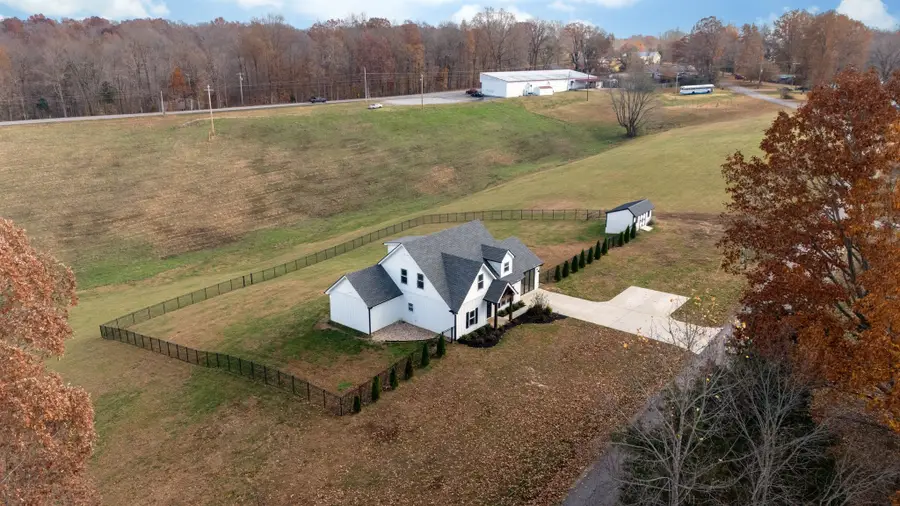 1020 Loggins Lane, Charlotte, TN 37036 - Image #2