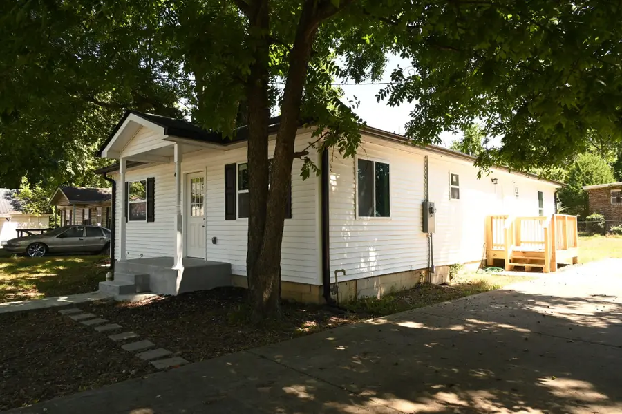 411 Glenn St, Clarksville, TN 37040 - #3