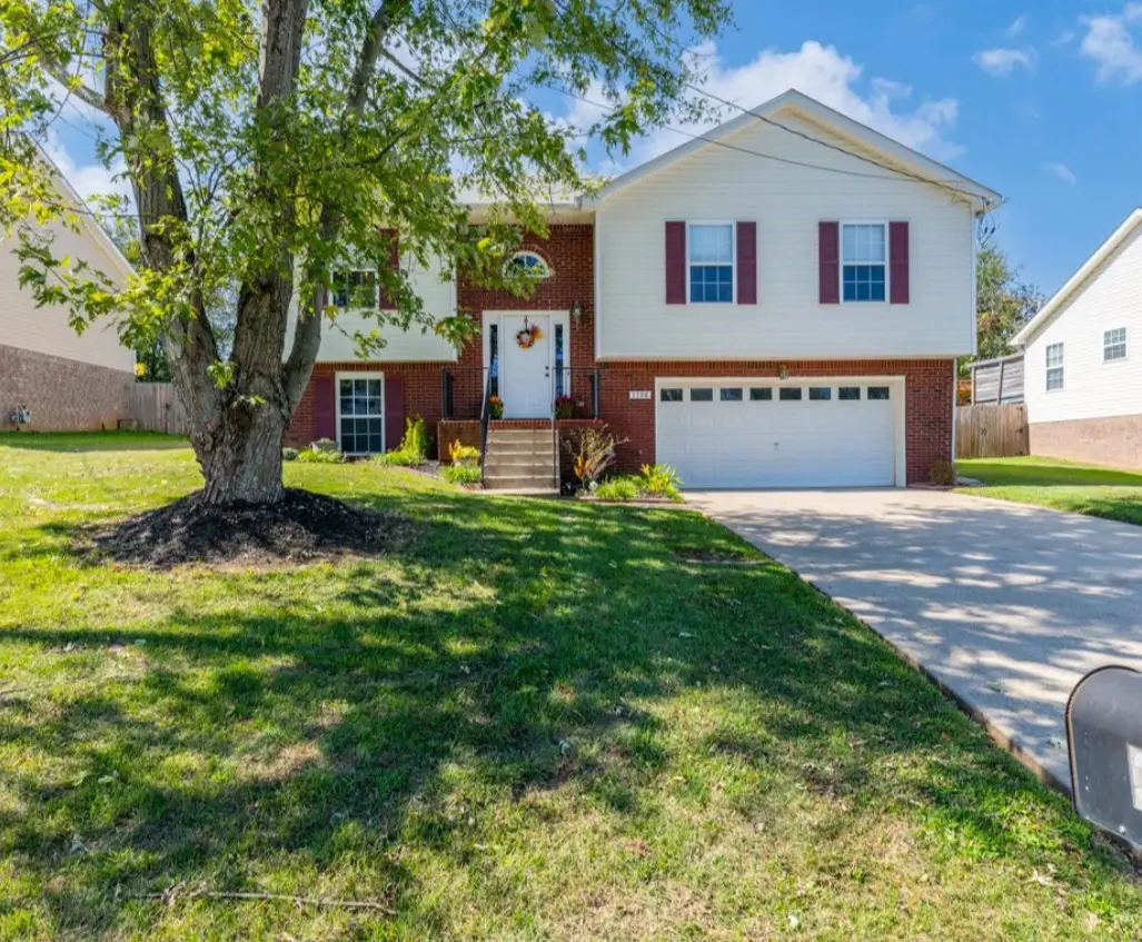 3398 Queensbury Rd, Clarksville, TN 37042 - #1