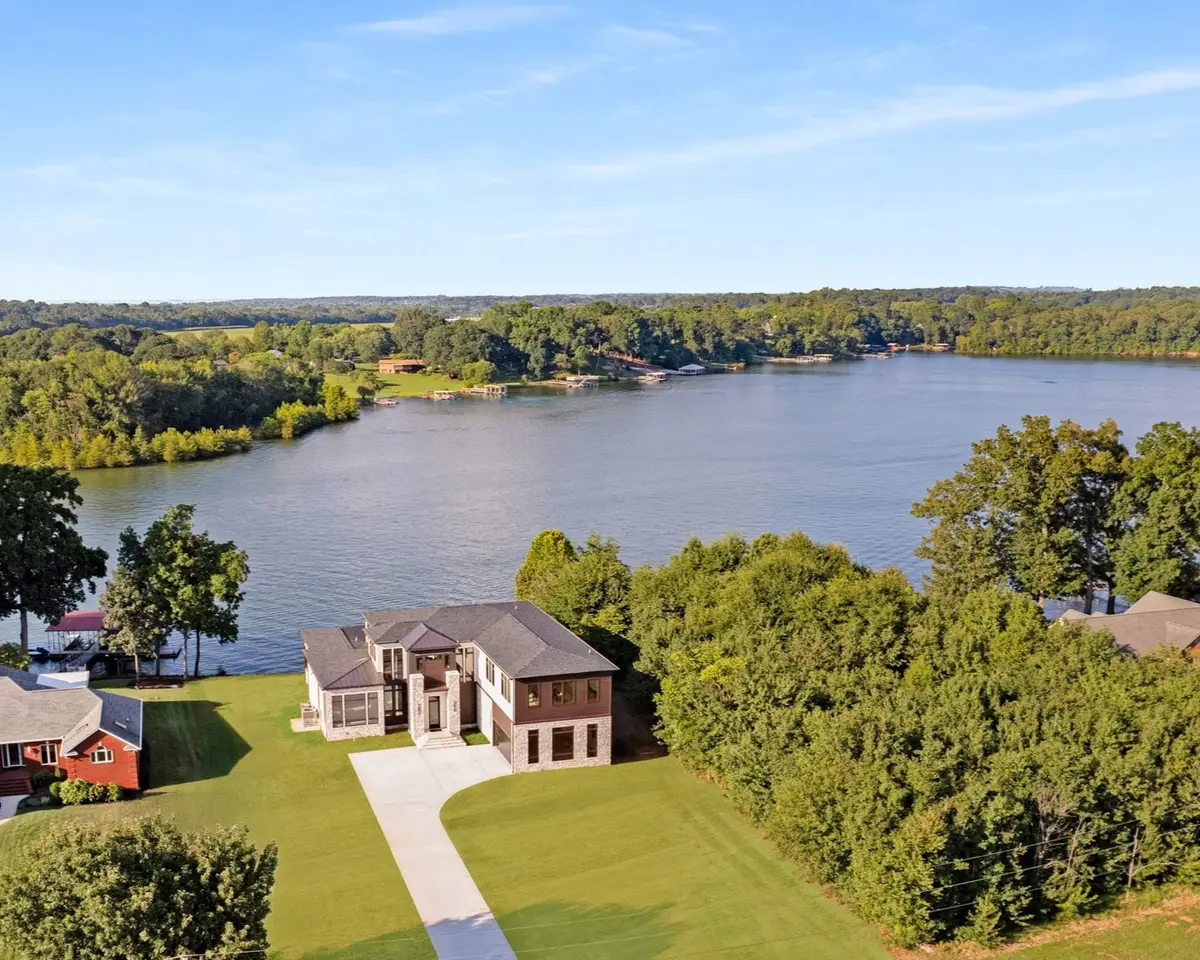 613 Waters Edge Dr, Estill Springs, TN 37330 - #1