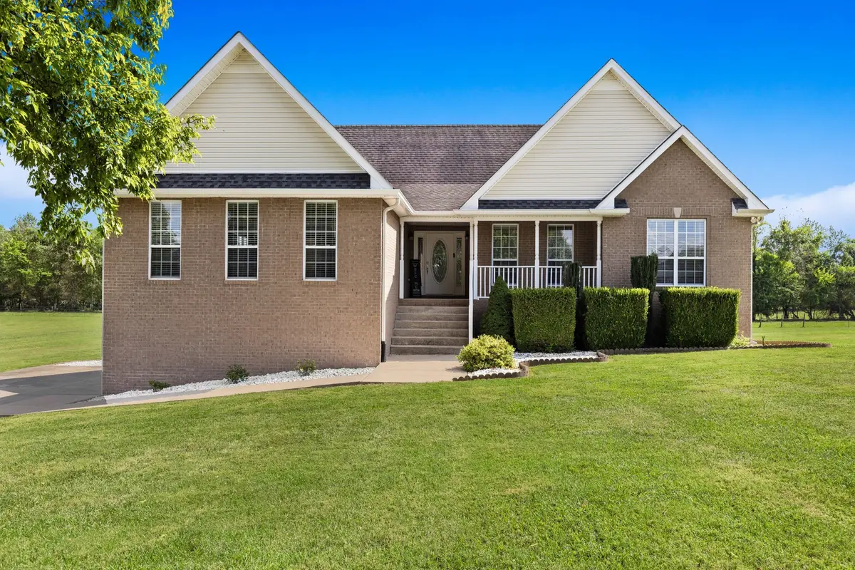 1014 Somerville Dr, Cottontown, TN 37048 - Image #1