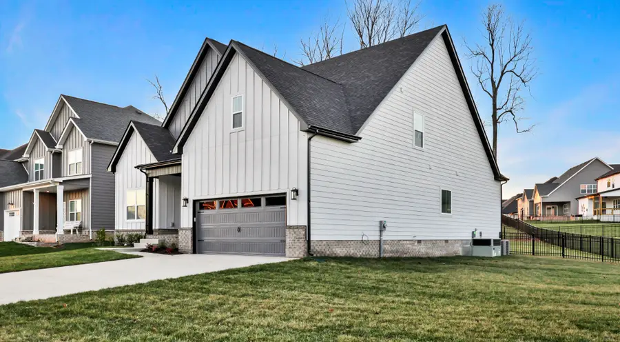 1758 Oak Forest Dr, Clarksville, TN 37043 - #2