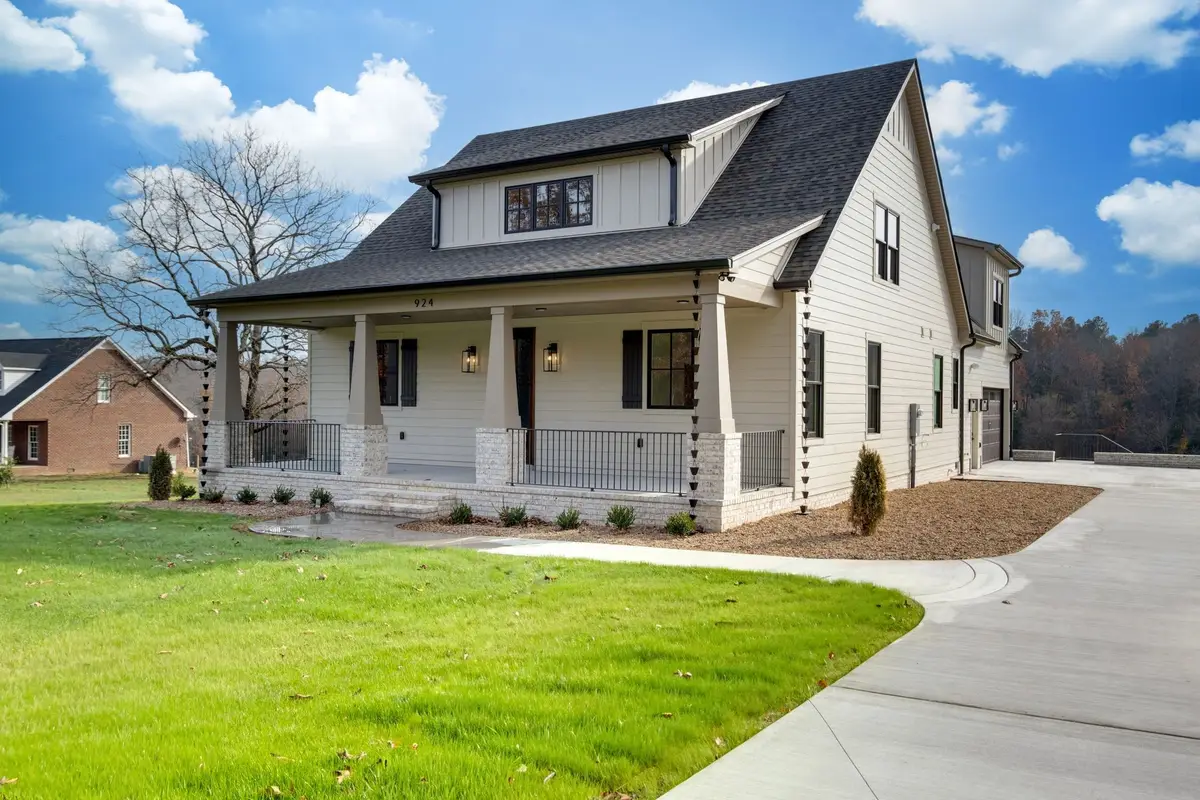924 Hafner Road, Charlotte, TN 37036 - Image #1
