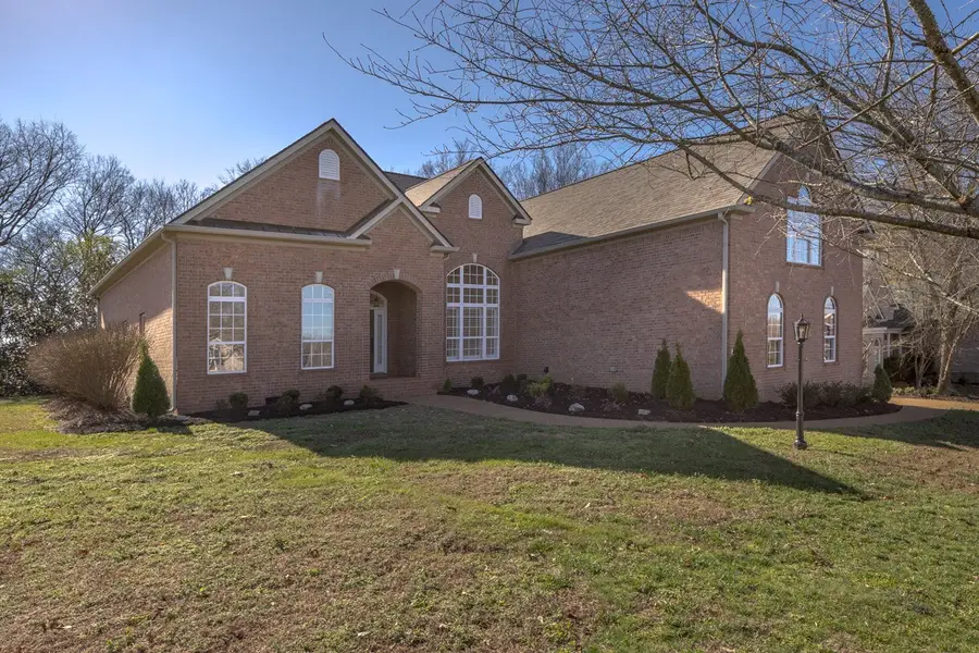 201 Woodcrest Ct, Franklin, TN 37067 - Image #2