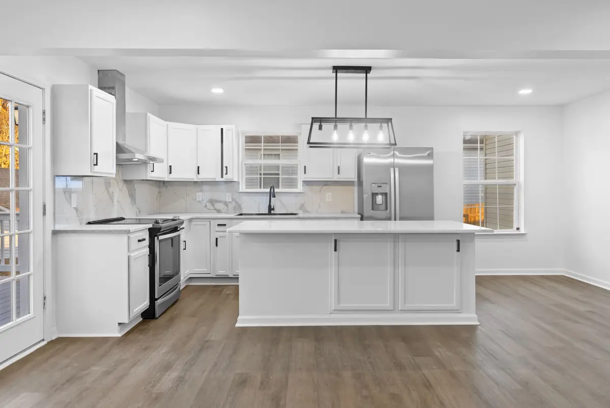 242 Lake Forest Dr, La Vergne, TN 37086 - Image #1