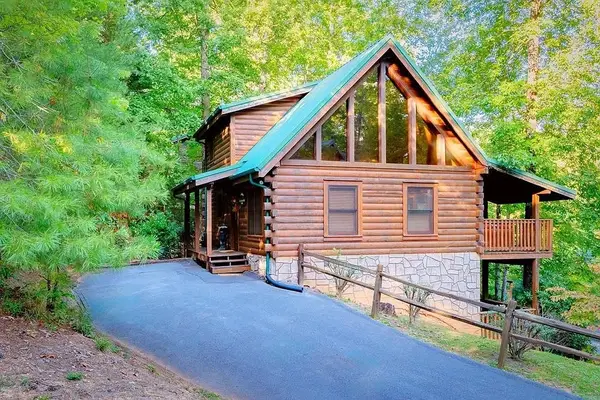 749 Yona Trail Way, Gatlinburg, TN 37738
