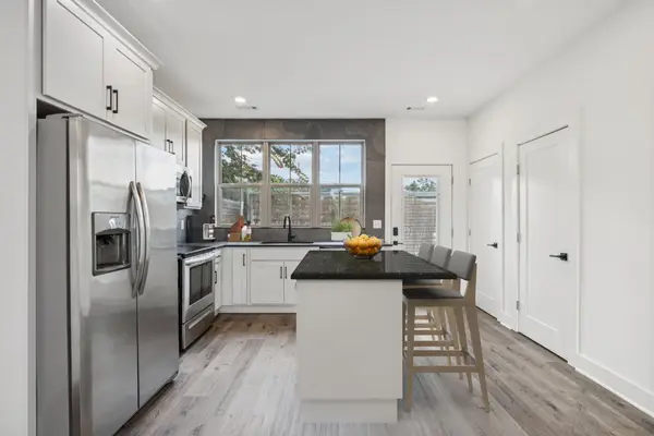 100 Thompson Ln #9, Nashville, TN 37211