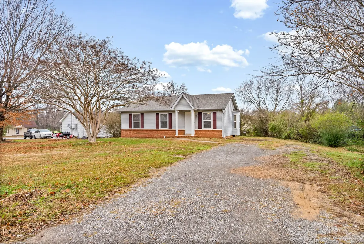 915 Cal Ct, Clarksville, TN 37042 - #1