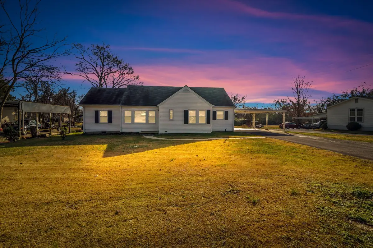 208 Hickory Dr, Shelbyville, TN 37160 - Image #1