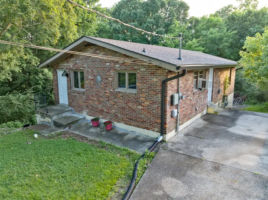 946 Greenwood Ave, Clarksville, TN 37040 - #2