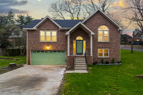 800 Carlisle Ct N, Nashville, TN 37214