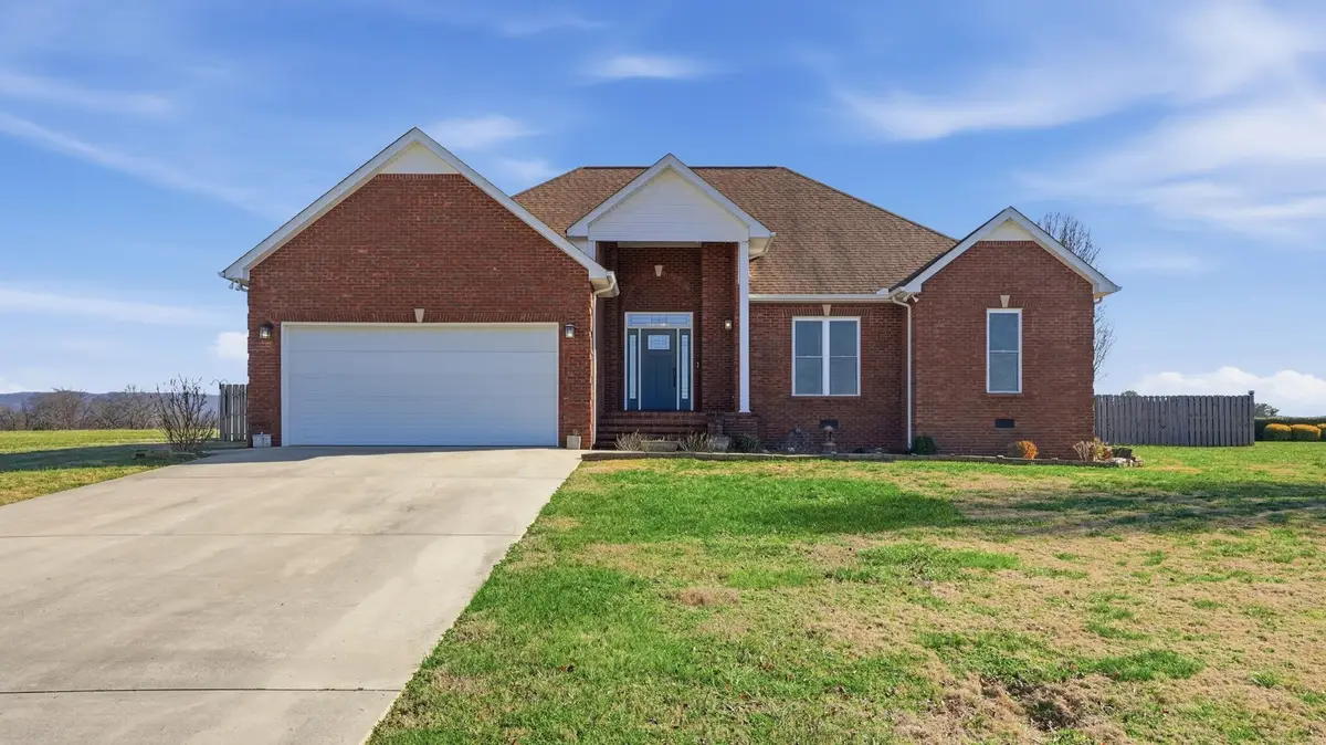 82 Majestic Dr, Decherd, TN 37324 - Image #1