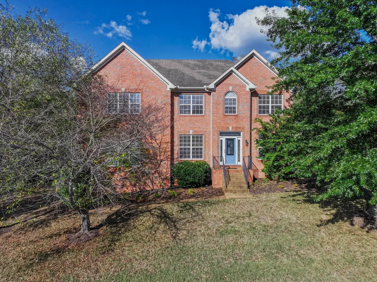 215 Crooked Creek Ln, Hendersonville, TN 37075 - Image #1