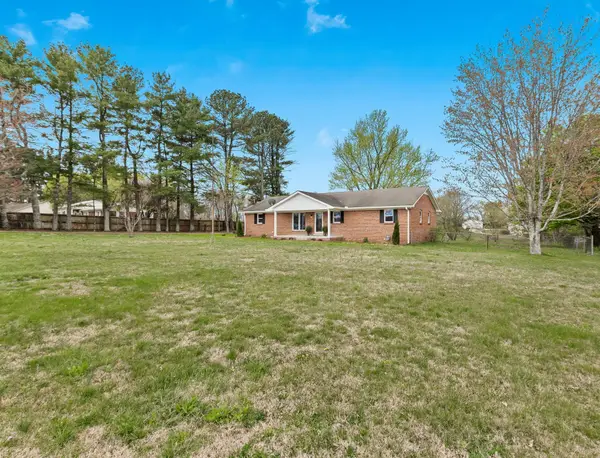 1035 New Deal Potts Rd, Cottontown, TN 37048