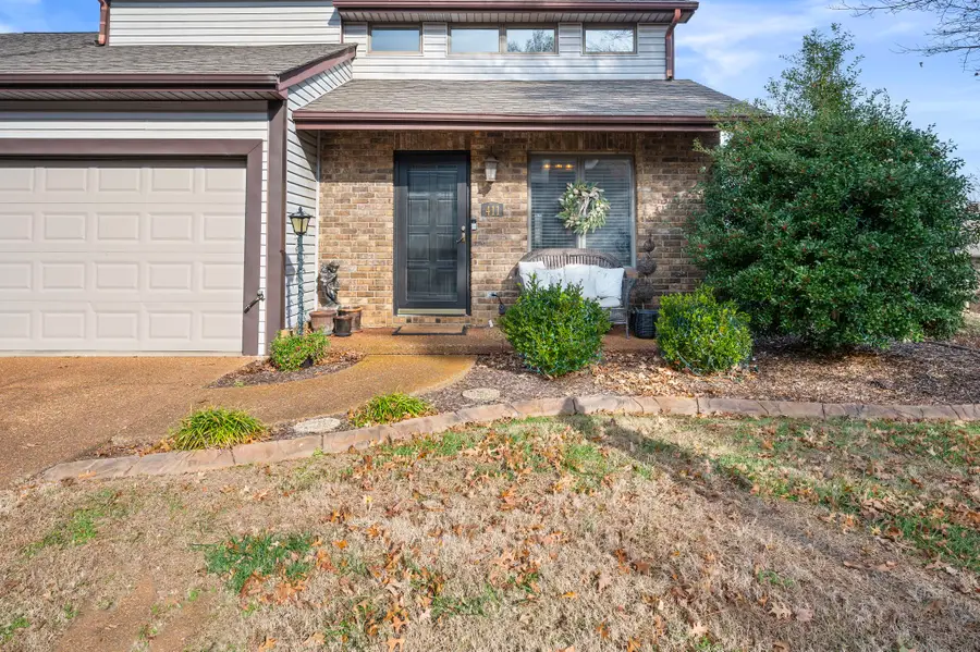 411 Country Club Ct, Clarksville, TN 37043 - Image #2