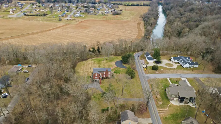 190 Porters Bluff Rd, Clarksville, TN 37040 - #2