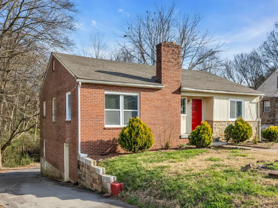 915 Richardson St, Clarksville, TN 37040 - #3