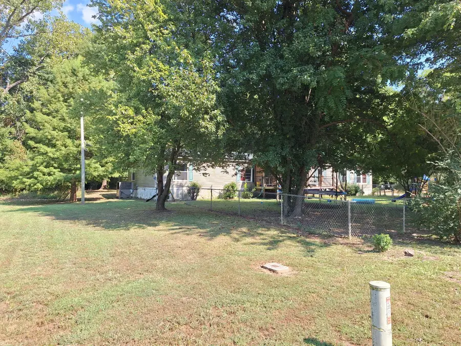 84 Nolen St, McKenzie, TN 38201 - Image #2