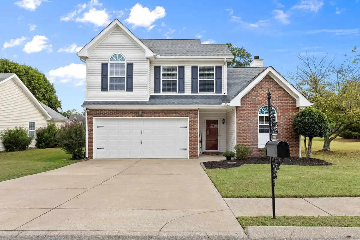102 Williamsburg Dr, White House, TN 37188 - Image #1
