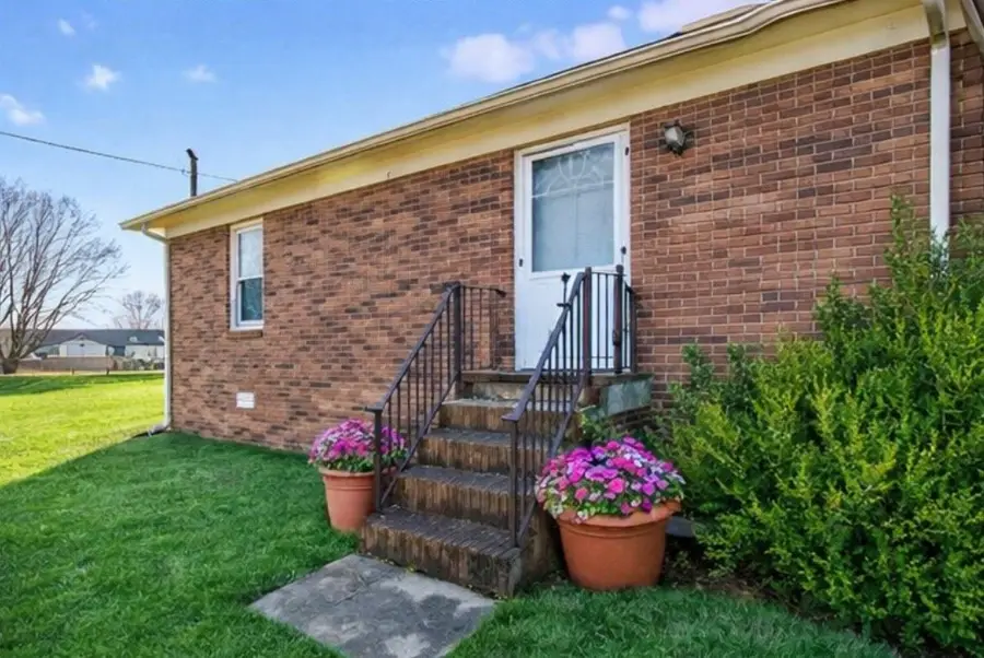 268 Fairview Cir, Sparta, TN 38583 - Image #2