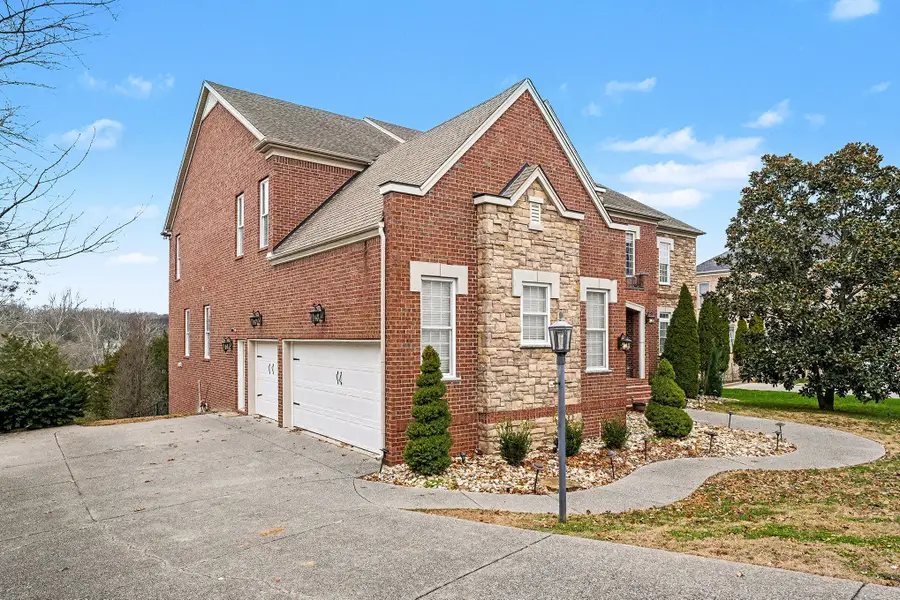 6876 Walnut Hills Dr, Brentwood, TN 37027 - Image #2