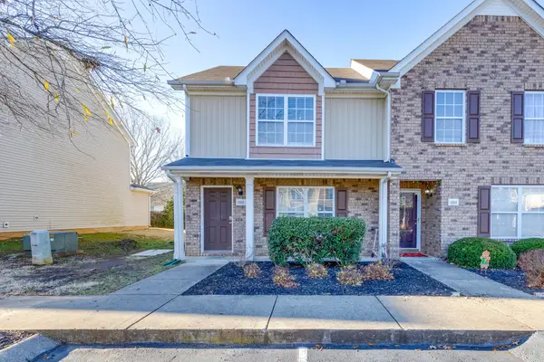 2012 Victory Gallop Ln, Murfreesboro, TN 37128