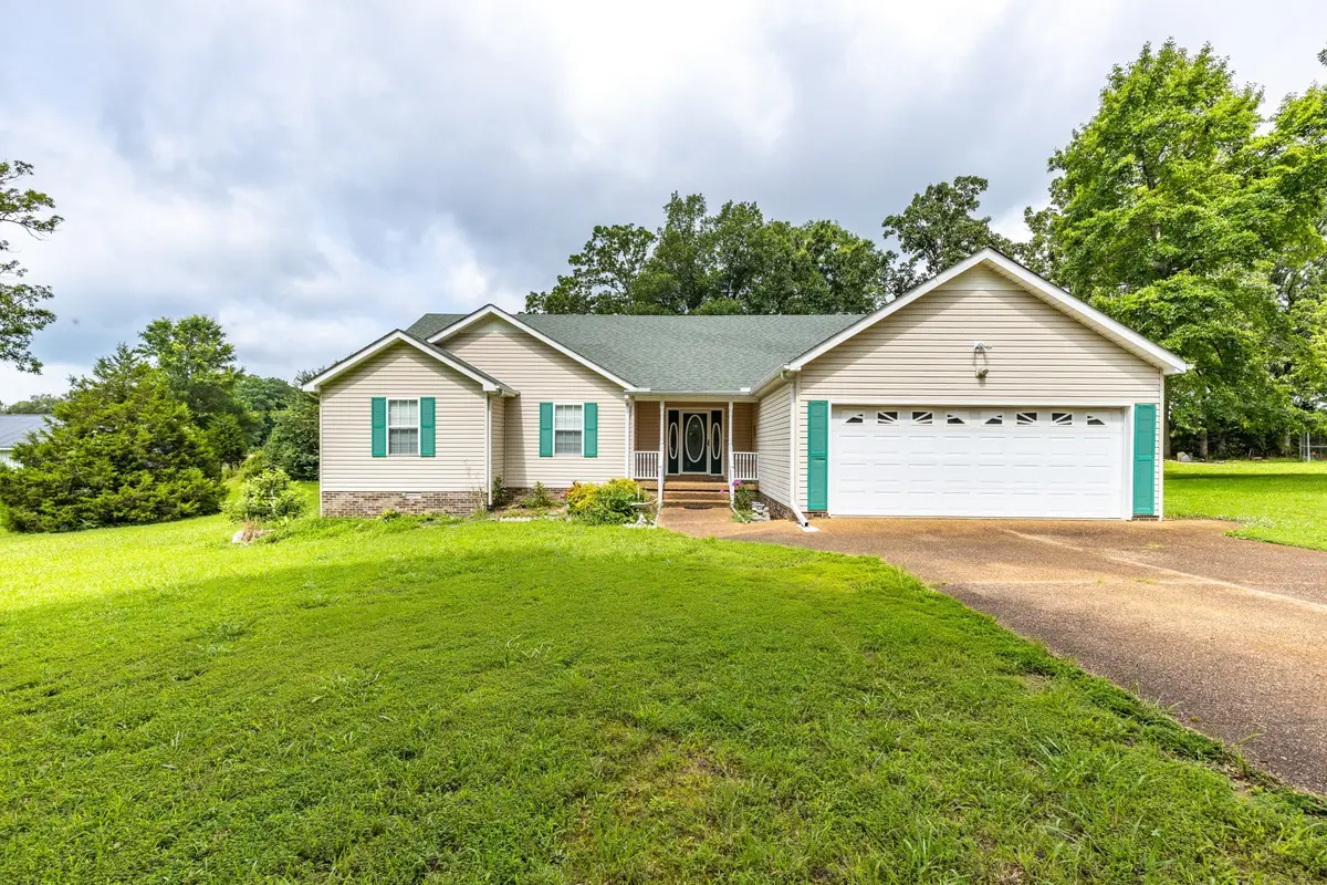 128 Pin Oaks Ln, Hohenwald, TN 38462 - Image #1