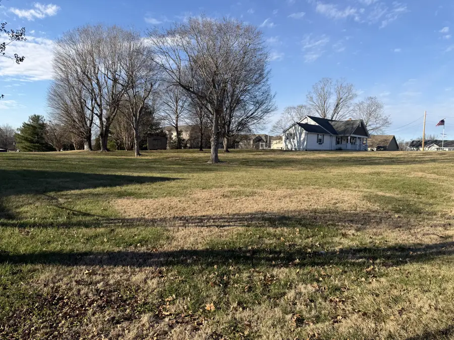 415 Hawkins Rd, Clarksville, TN 37040 - #2