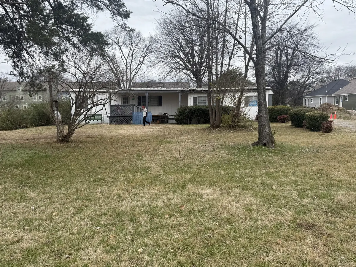 302 Walton Ferry Rd, Hendersonville, TN 37075 - #1