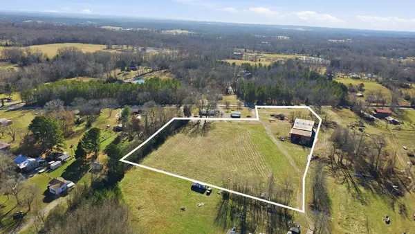 2125 Indian Mound Rd, Woodlawn, TN 37191