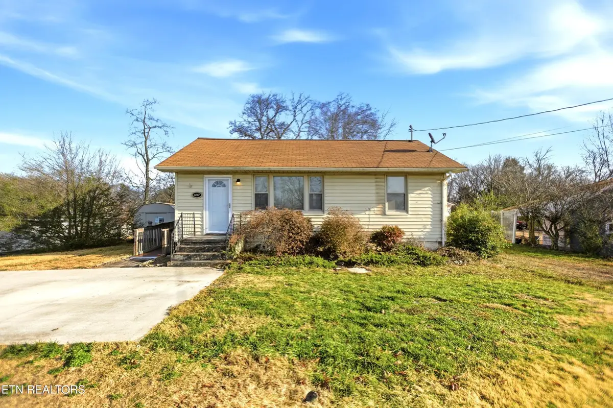 407 Oakcrest Rd, Knoxville, TN 37912 - Image #1
