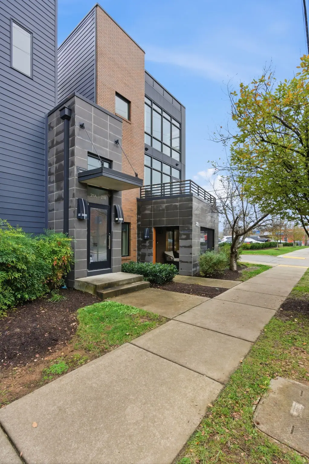 213 S 11th St, Nashville, TN 37206 - Image #1