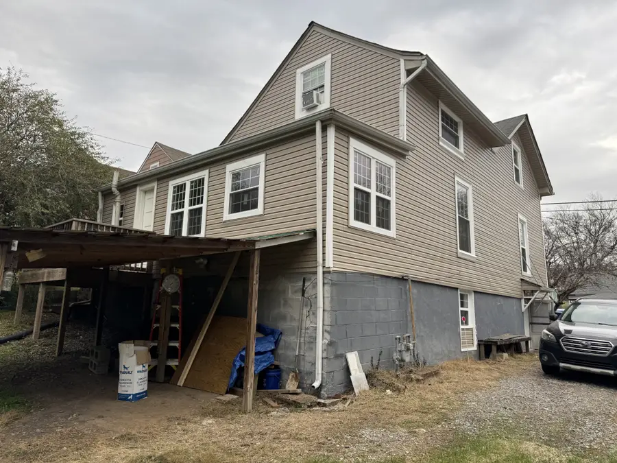 416 S 2nd St, Clarksville, TN 37040 - #3