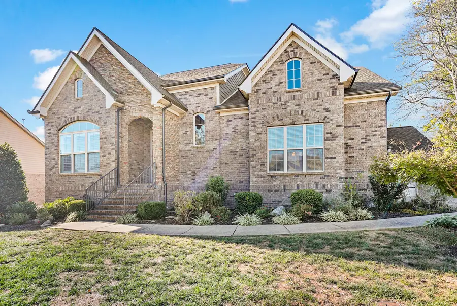 1005 Regency Ct, Gallatin, TN 37066 - Image #2