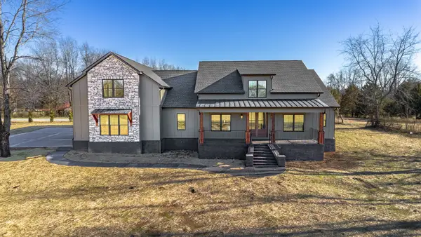 112 Bradley Ln, Cottontown, TN 37048