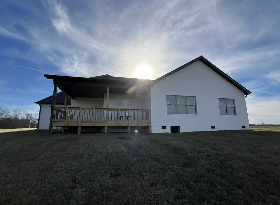 1015 Linder Ridge Rd, Woodlawn, TN 37191 - Image #2