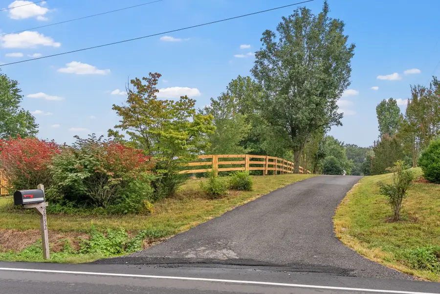 2952 Old Clarksville Springfield Rd, Adams, TN 37010 - #3