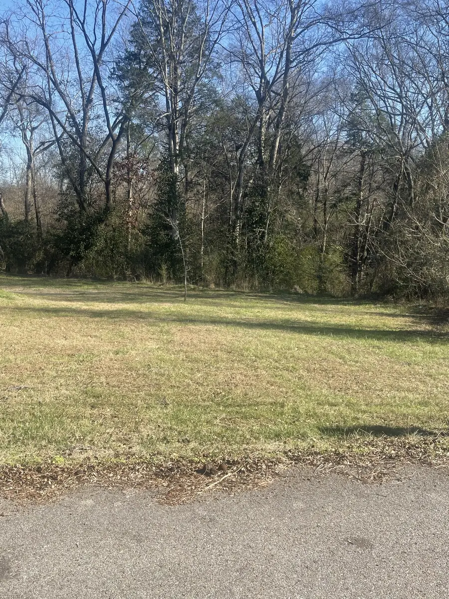 608 N Lauderdale St, Bolivar, TN 38008 - Image #2