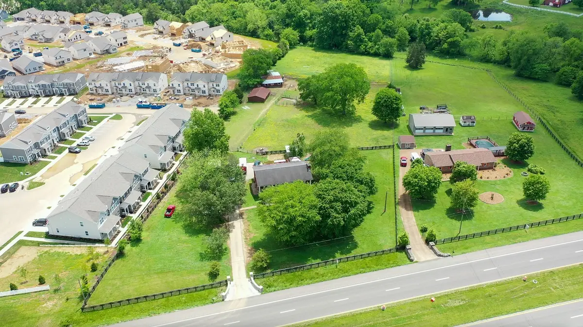 2358 Nashville Hwy, Columbia, TN 38401 - #1