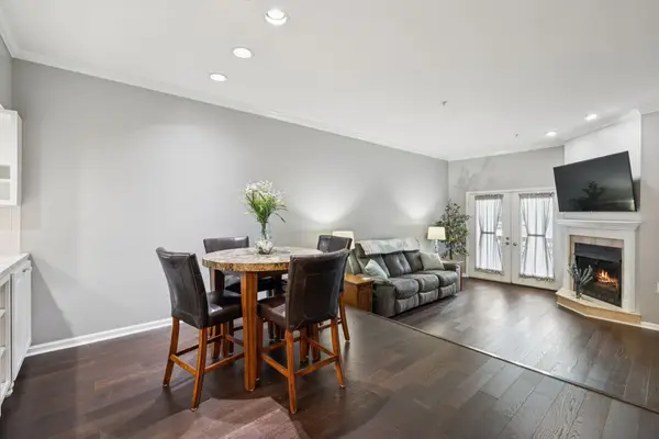 136 W End Pl, Nashville, TN 37205