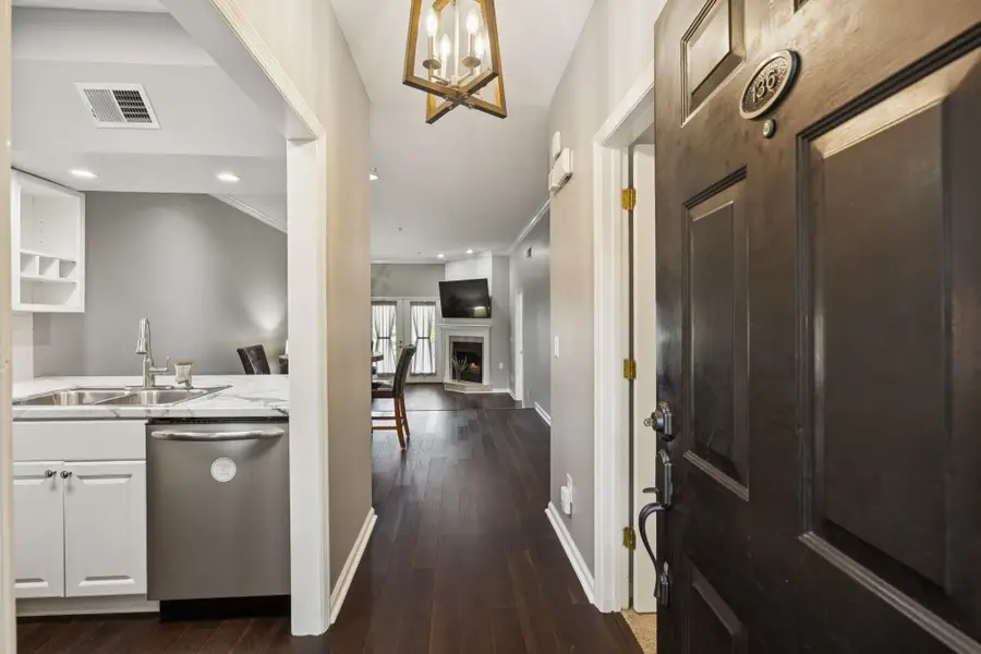 136 W End Pl, Nashville, TN 37205 - #2