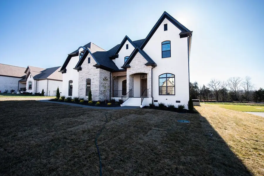 864 Harrisburg Ln, Mount Juliet, TN 37122 - Image #2